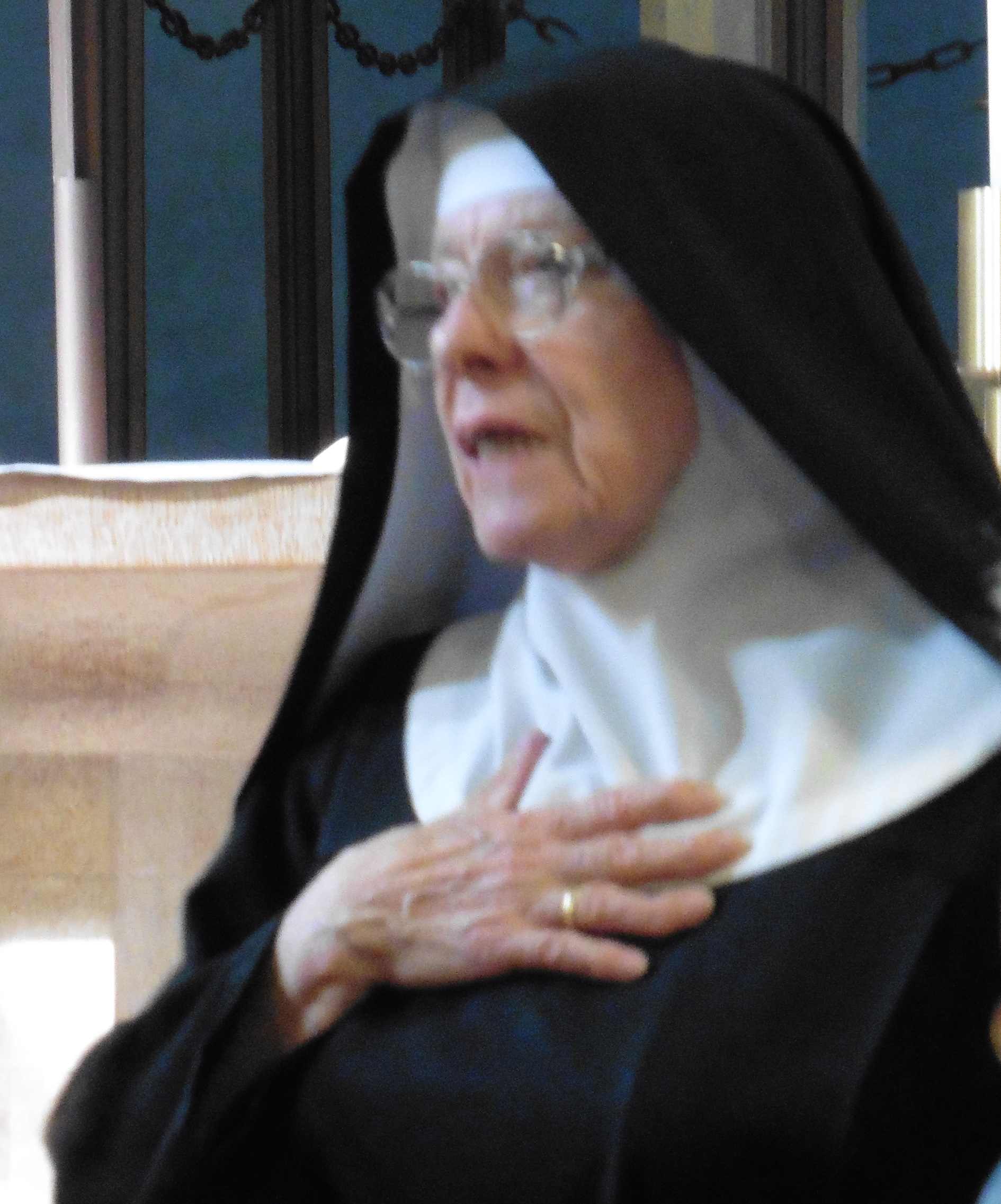 Schester Hildegard bringt ihre Namenspatronin den Zuhörern nahe