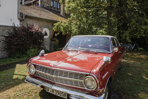 Opel-Rekord-Coupé vor dem Heimatmuseum Münster