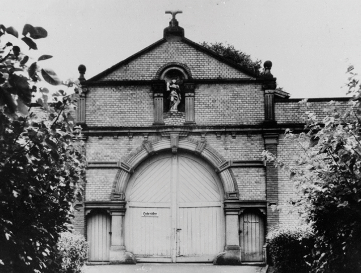 Die alte Eingangshalle zum Münsterer Friedhof