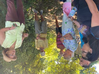 Doris Fasterling erklärt den Nutzen der Wildkräuter